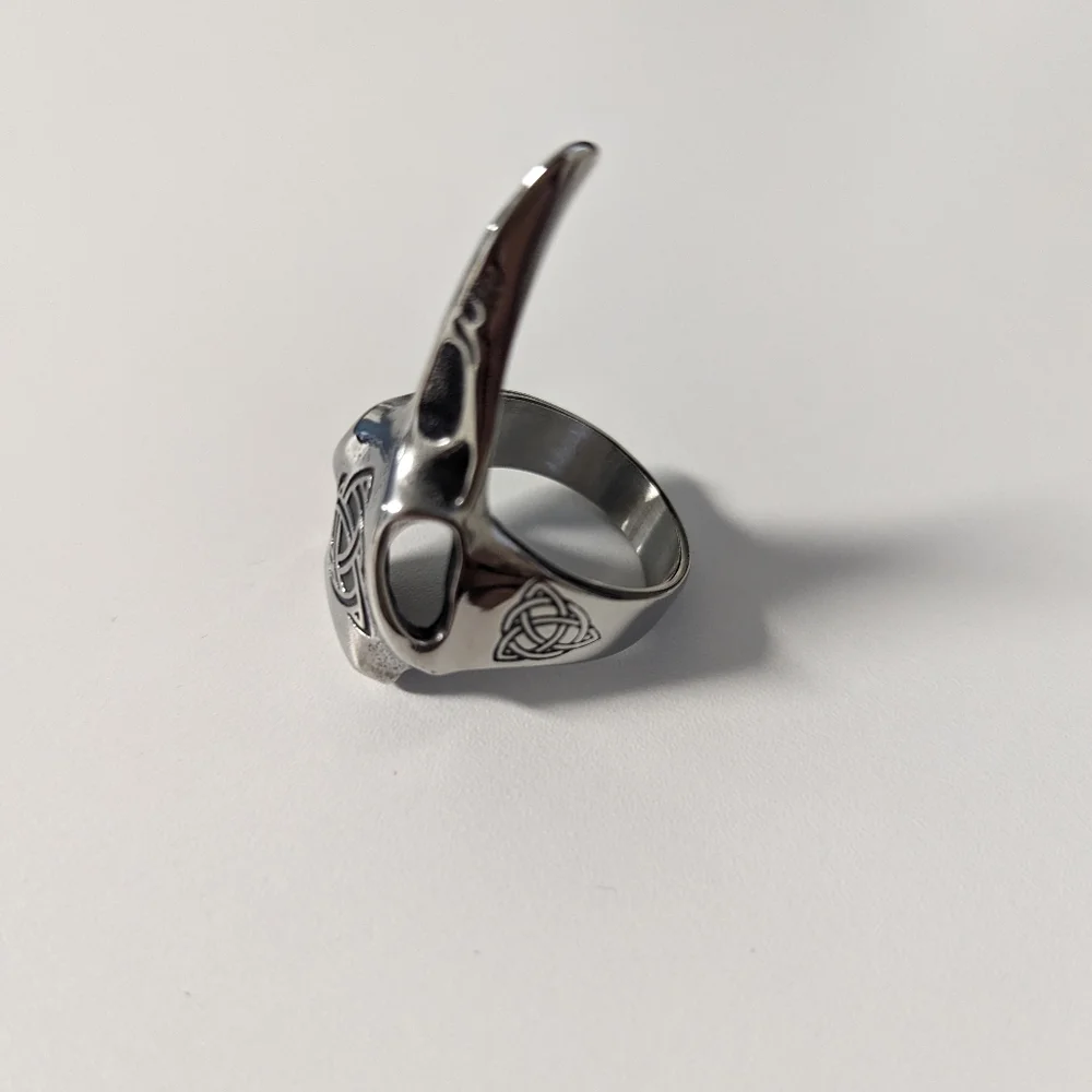 Unique ring